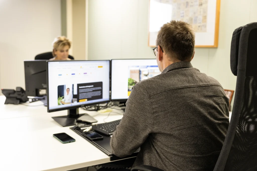 Persoonlijk gesprek over een hypotheek voor een woning in Monster